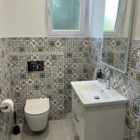 Bright & Spacious Two-bedroom Apartment Sukošan