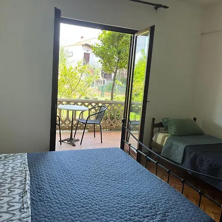 Bright & Spacious Two-bedroom Apartment Sukošan