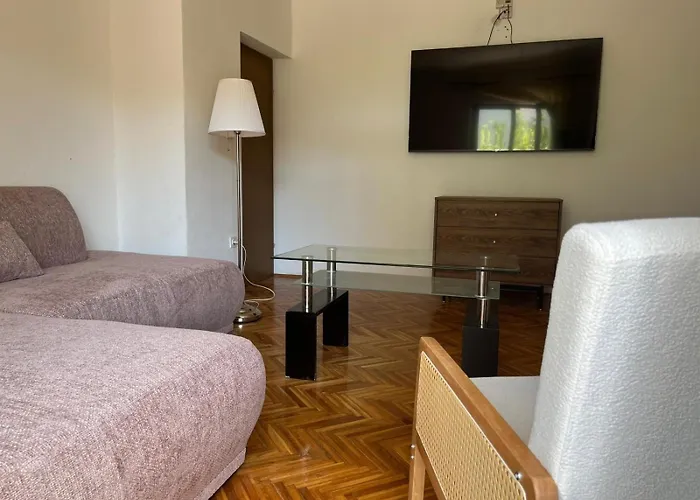 Bright & Spacious Two-bedroom Appartamento *