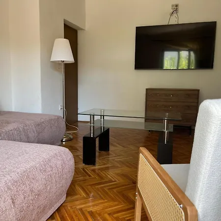 Bright & Spacious Two-bedroom アパート *