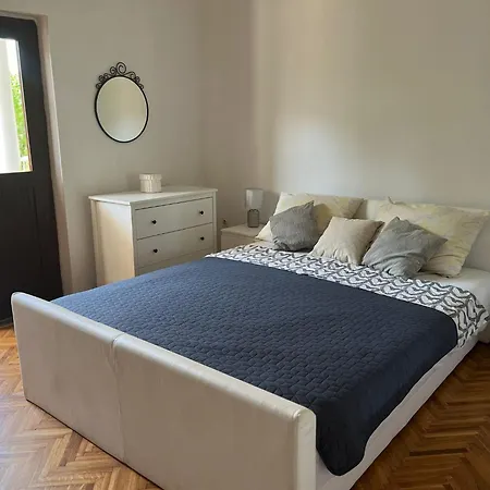 Bright & Spacious Two-bedroom Apartman