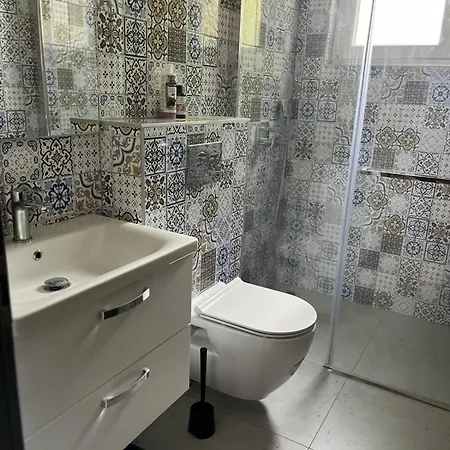 Bright & Spacious Two-bedroom Apartman Sukošan