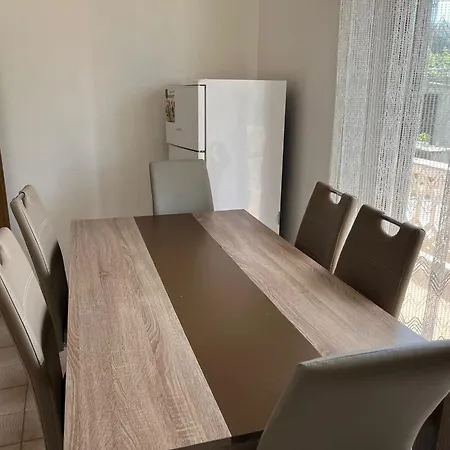 Bright & Spacious Two-bedroom