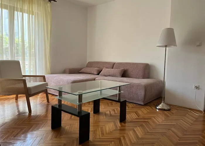 아파트 Bright & Spacious Two-bedroom