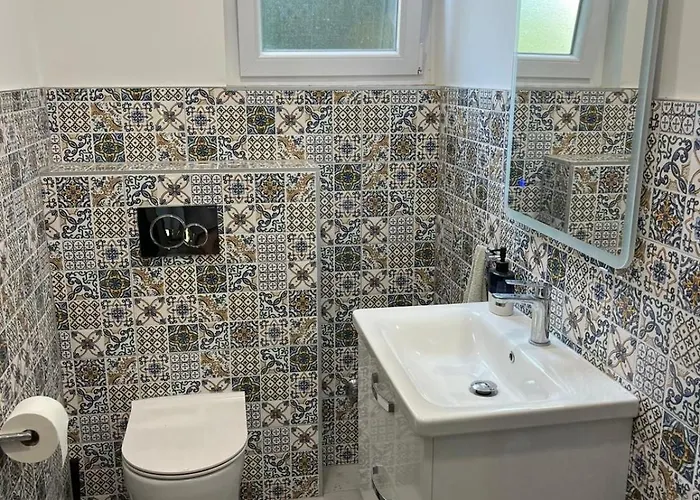 Bright & Spacious Two-bedroom アパート Sukošan