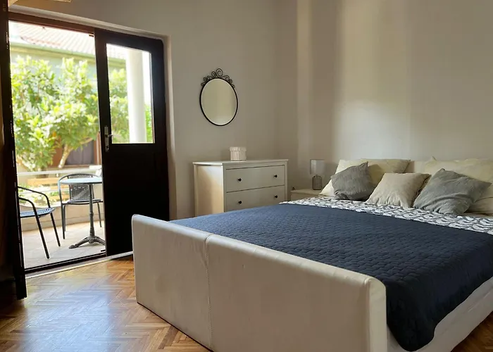 Bright & Spacious Two-bedroom