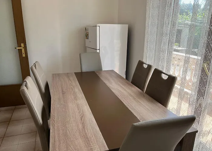 Bright & Spacious Two-bedroom