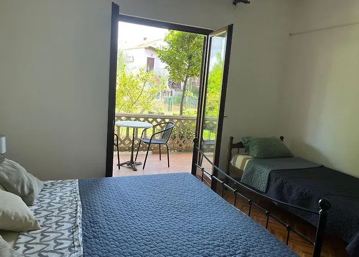 Bright & Spacious Two-bedroom アパート Sukošan